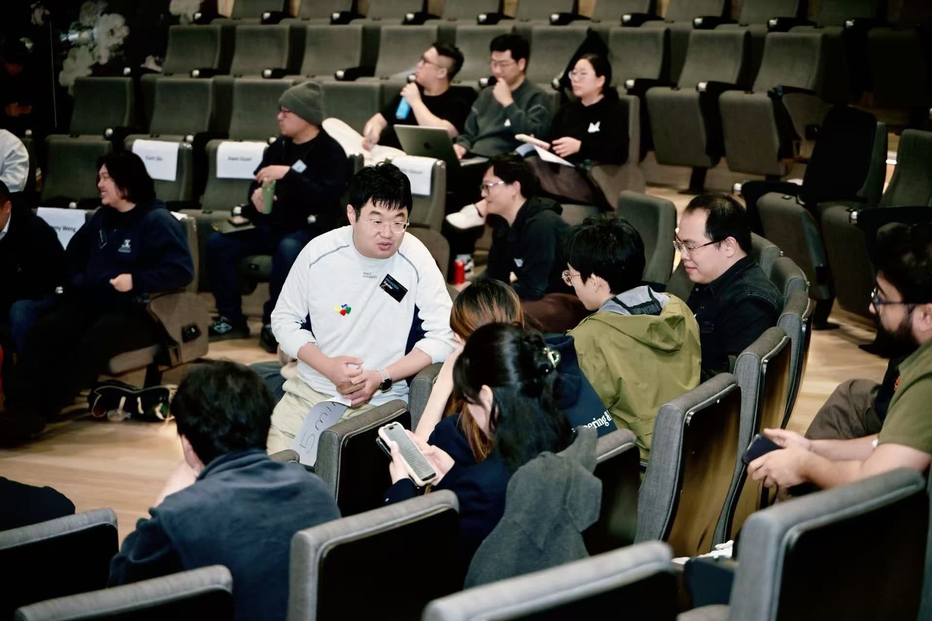 Ausdroid researcher Yangmengfei (Murphy) Xu and participants during a discussion at the Capricorn 26 Productathon Opening Day